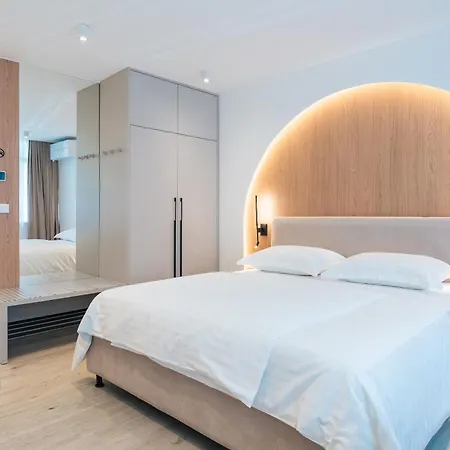 L A Urban Retreat By Ben&co